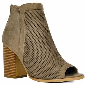 NEW Taupe Suede open toe booties!! Size 8! 😍